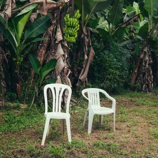 The album cover of Bad Bunny's DeBÍ TiRAR MáS FOToS is meant to capture the loss of loved ones and the simplicity of Puerto Rican life.